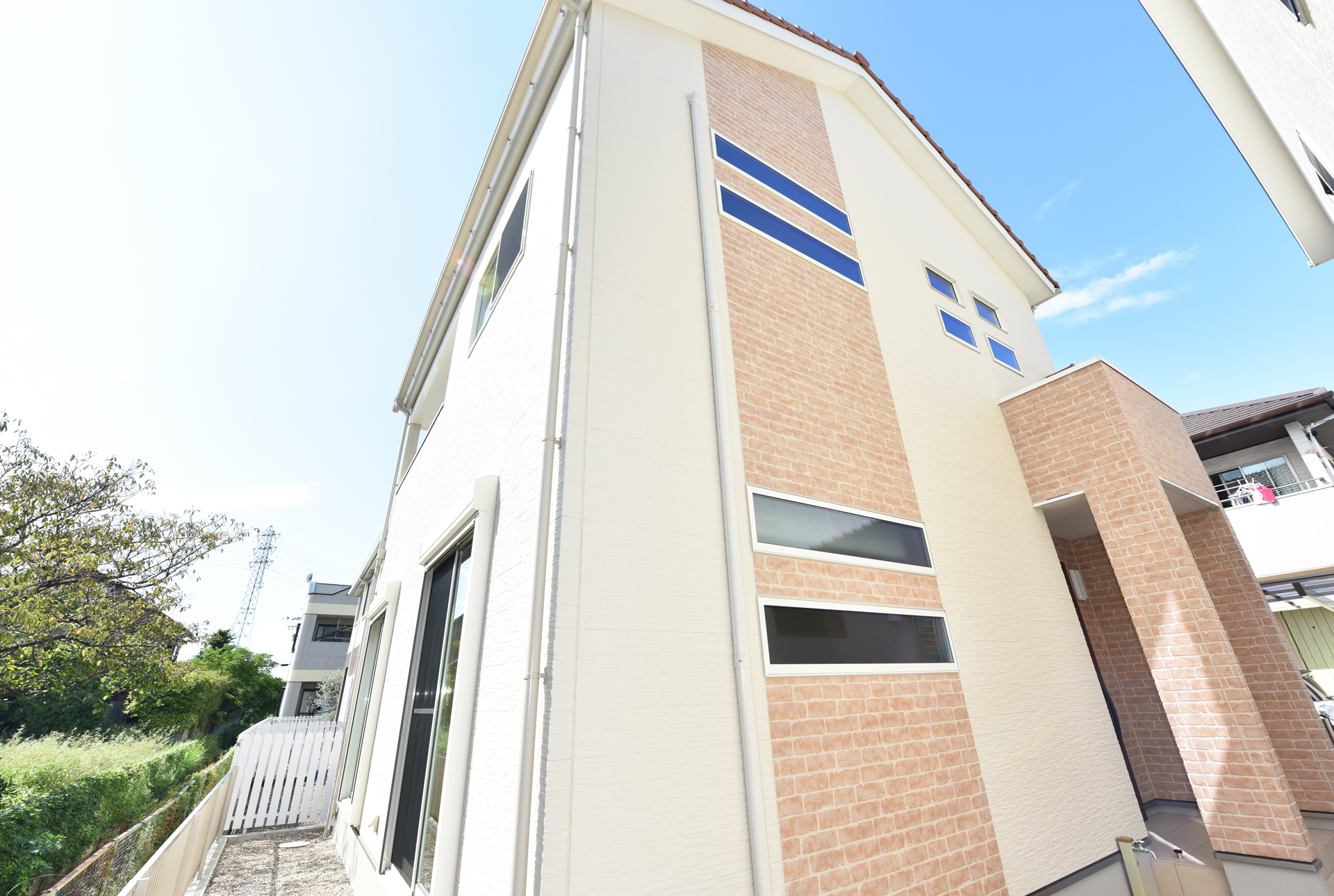 外観は南欧風レンガを 高気密 高断熱性能で快適な邸宅 三重県 愛知県 岐阜県で夢のお家を建てるならアサヒグローバルホーム